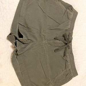 Women’s American Eagle Corduroy shorts